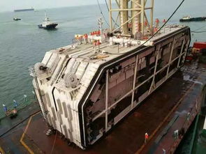 ZPMC12000吨起重船成功吊装最终接头 大国重器助力世纪工程最后贯通